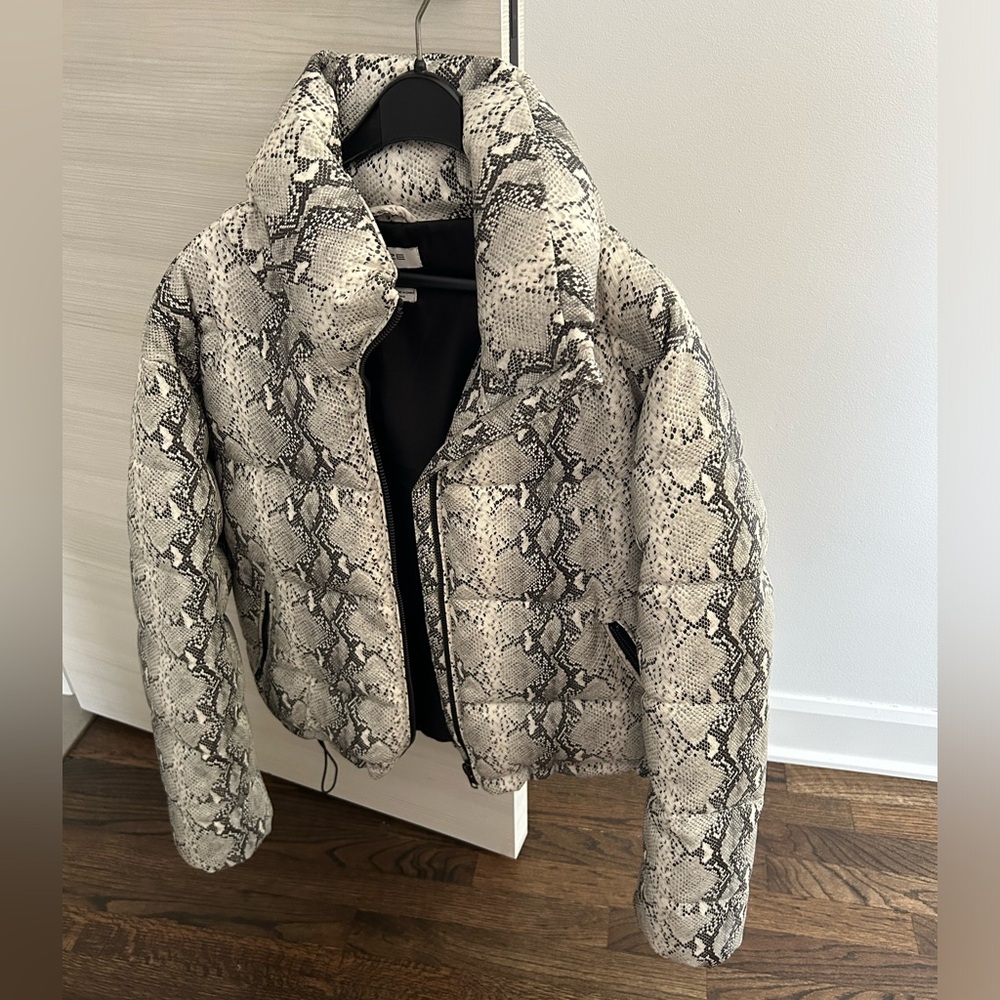 NOIZE new vegan leather puffer jacket size M